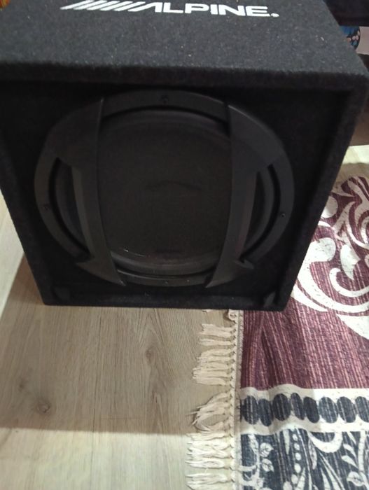 Бас каса ALPINE. Чисто нова