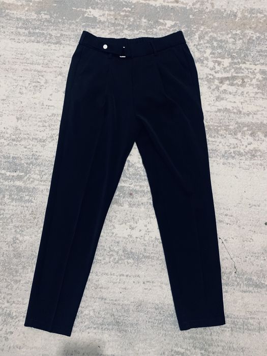 Без возврата, гарантии нету. Торг есть