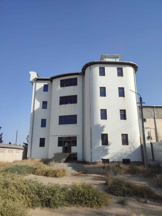 5 etajli bino sotiladi