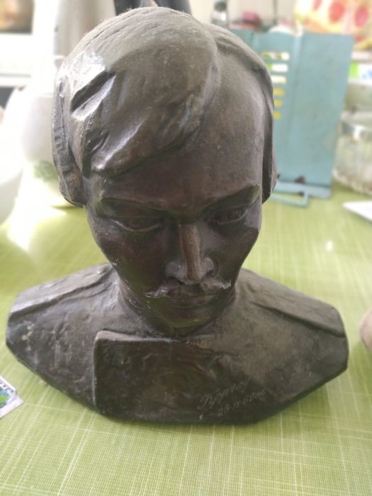 Продам бюст шокана Валиханова сулимин материал.