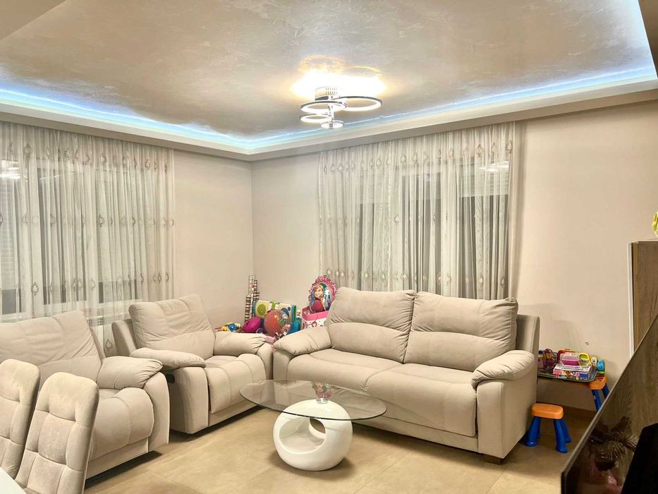 Продава се Тристаен апартамент в Благоевград, Освобождение - 98 кв.м за 1354 €/кв.м - Снимка #1