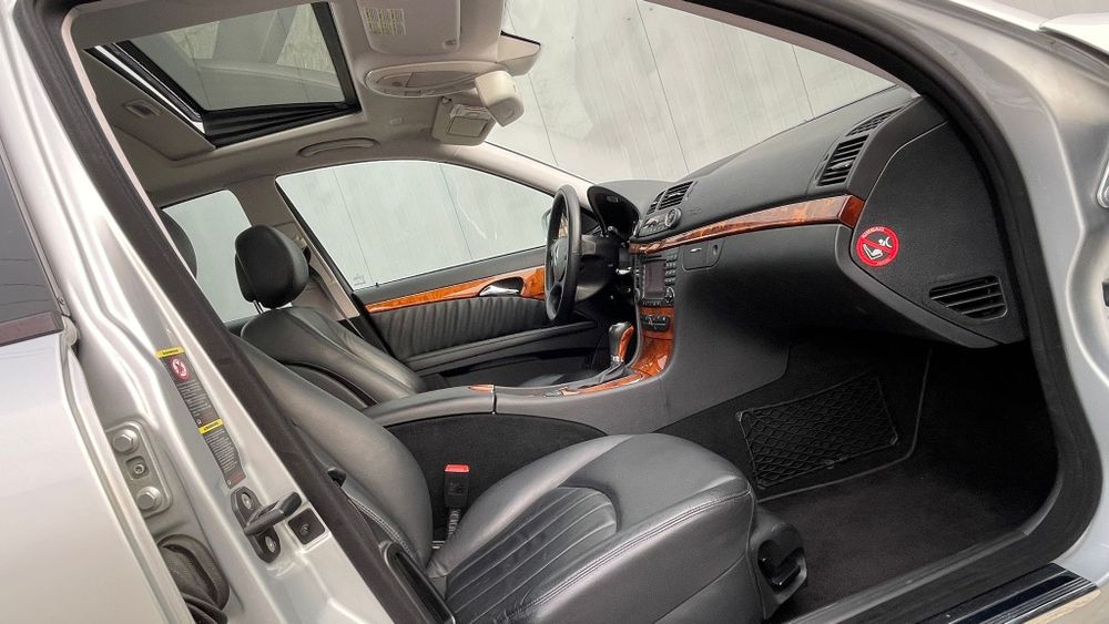 Mercedes E300 BLUETEC - Model Elegance/ Full Option