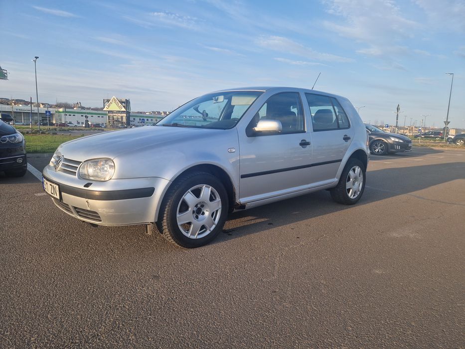Volkswagen Golf 4 ,anul 2002,motorizare 1,4 benzină