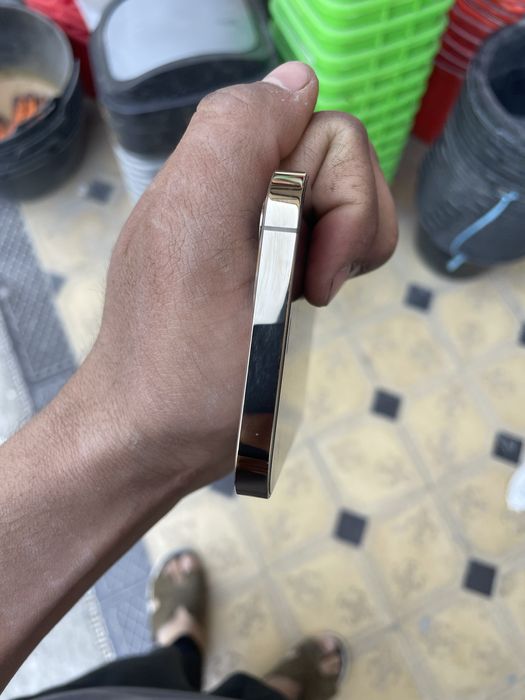iphone 12 pro naxtga beriladi aybi yuq tinniq telefon