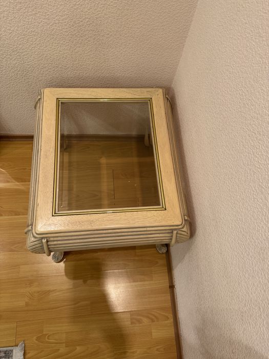 Придиванный столик