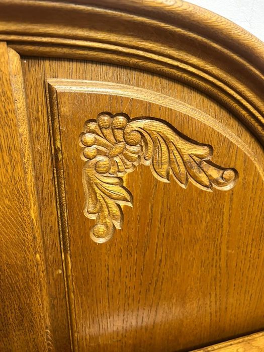 Продам кровать натуральный Дуб.