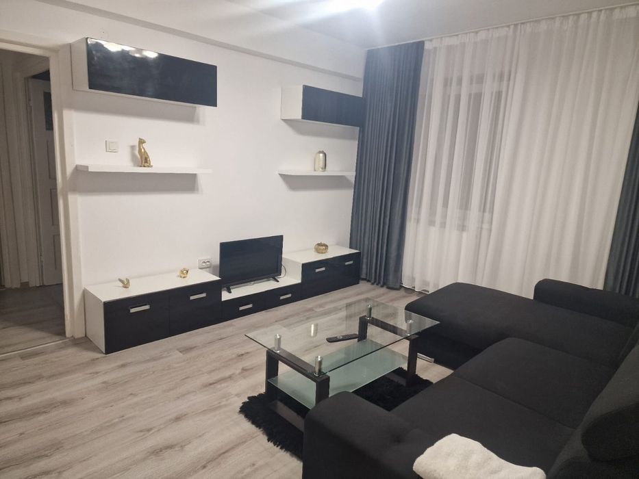 Închiriez apartament cu 3 camere