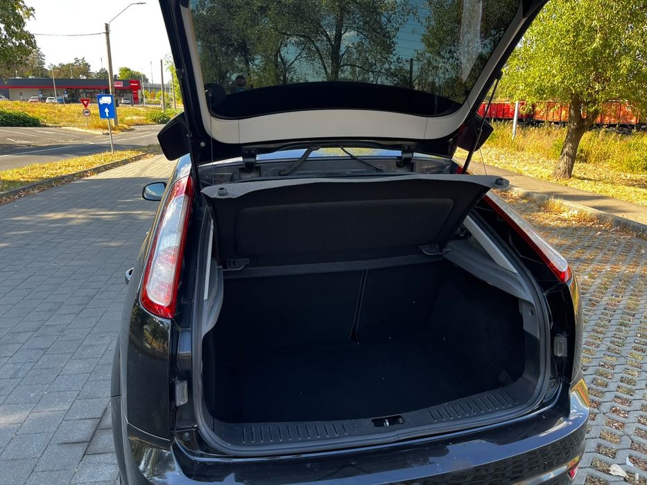 Vând ford focus  1.6 benzină