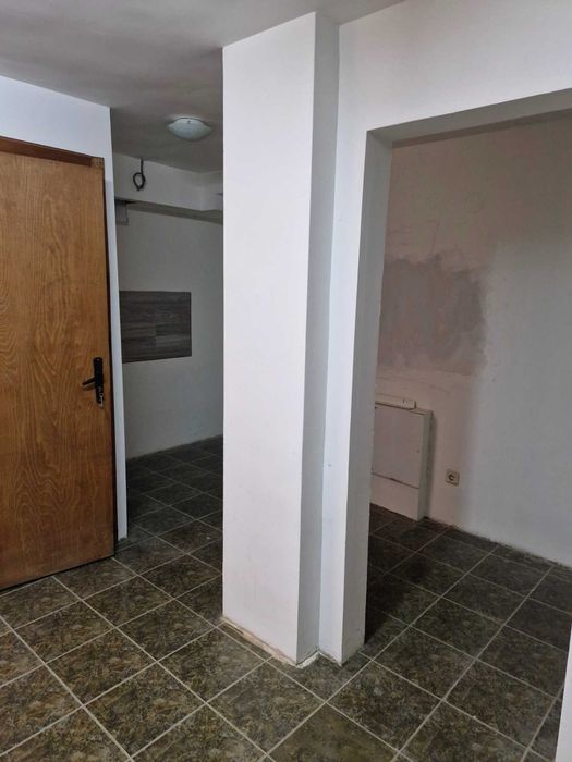 Отдавам под наем помещение на две нива