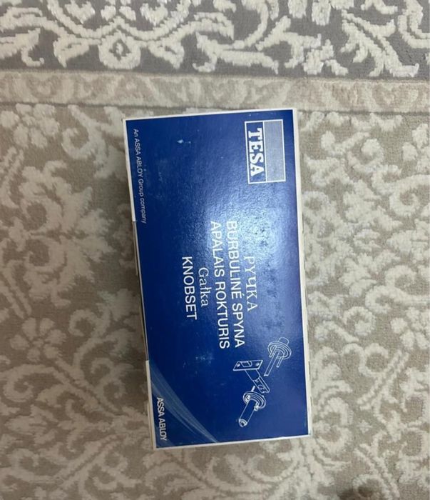 Дверные ручки белые