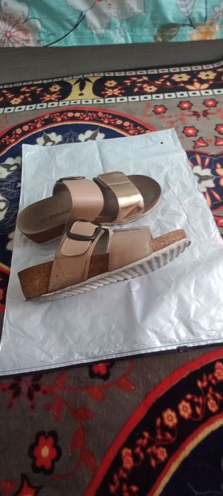 Продается обувь летняя,бу,36р