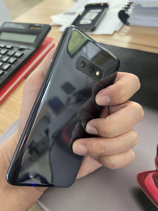 Samsung S10e (память 128гб, ОЗУ 6)