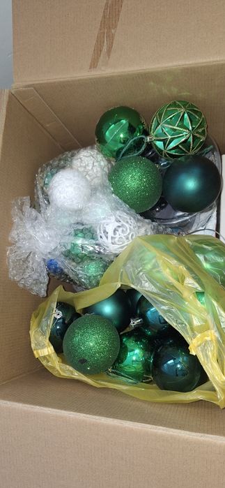 Ёлка с игрушками 15 000 тг