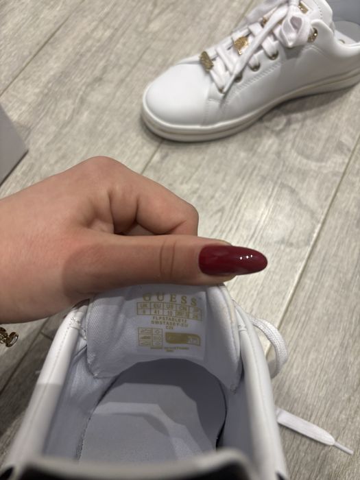 Маратонки Guess 41номер