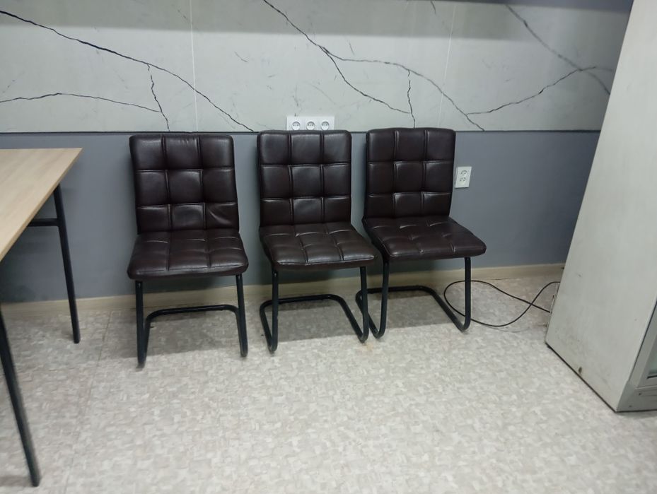 Продам стулья офисные