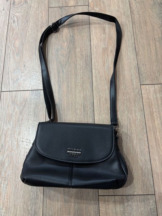 Дамска чанта Guess