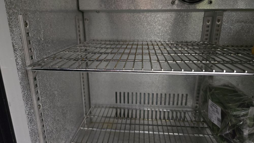 Vitrina bauturi cu blat de inox