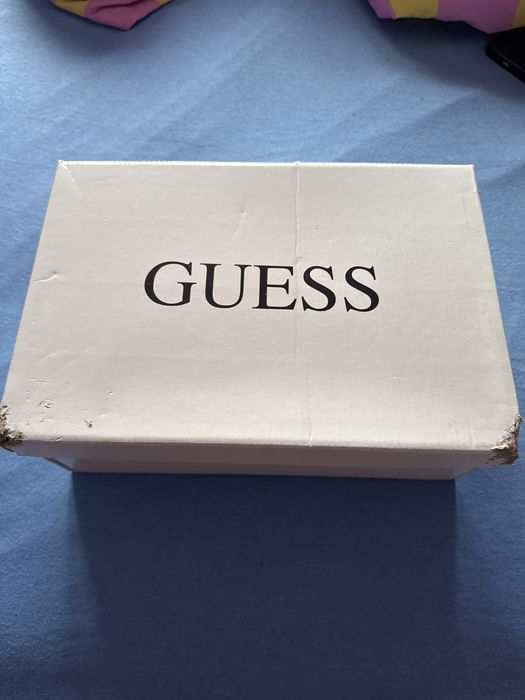 Оригинални обувки Guess