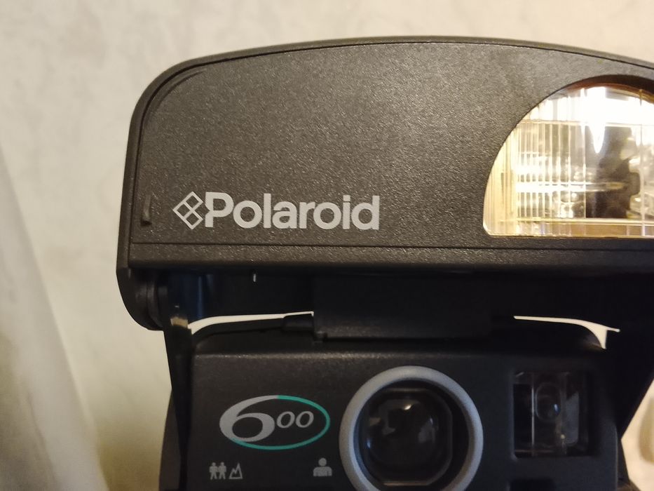 Polaroid фотокамера 600 instant camera