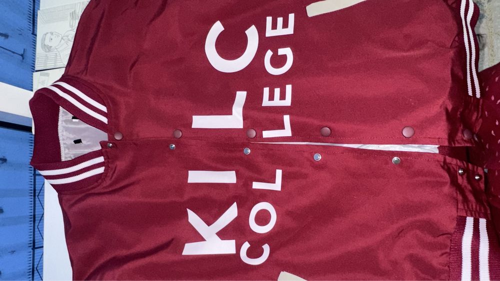 Продаю бомбер от колледжа