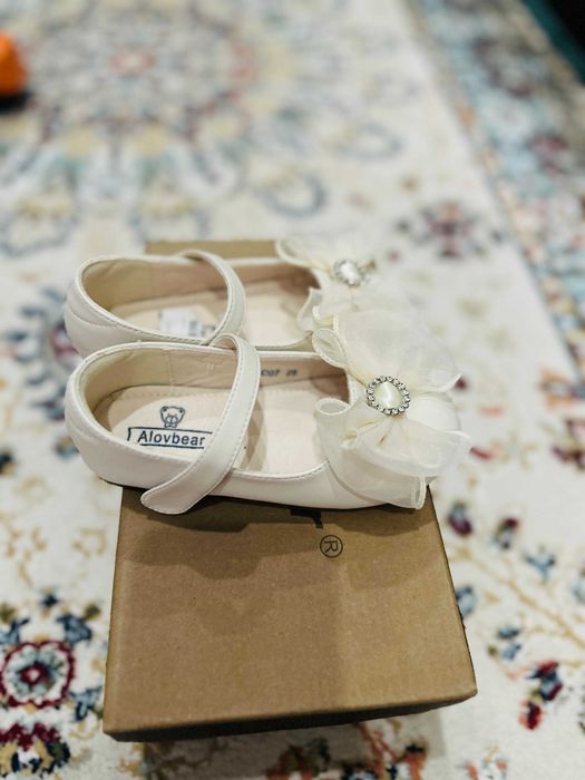 Продам новые туфли для девочки (25 размер)