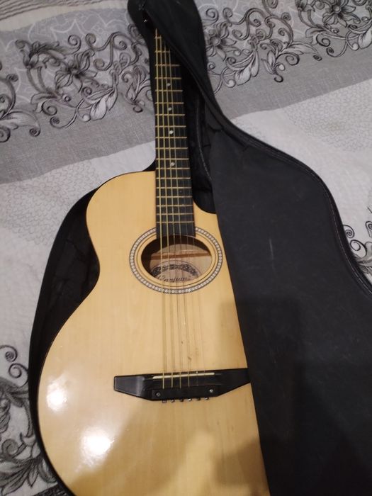 Продам гитару состояние хорошее