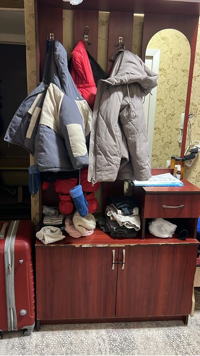 Продается шкаф доя хола