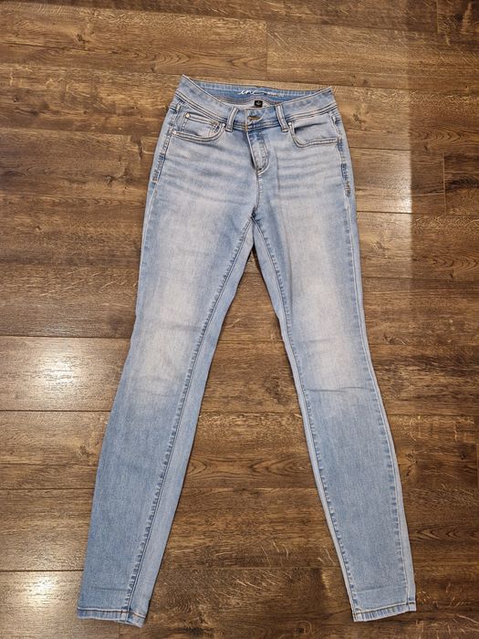 Дамски дънки xs размер