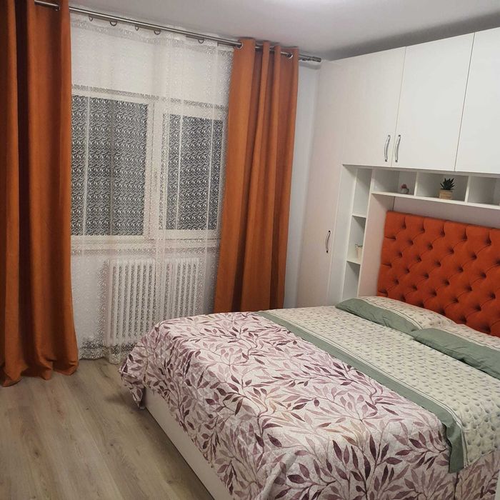 Inchiriez apartament 3 camere, 79 mp, str. Martir Horia – renovat, mobilat complet, 2 băi