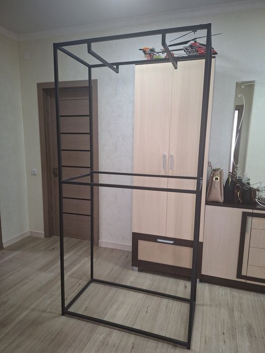 Продам стойку металлическую