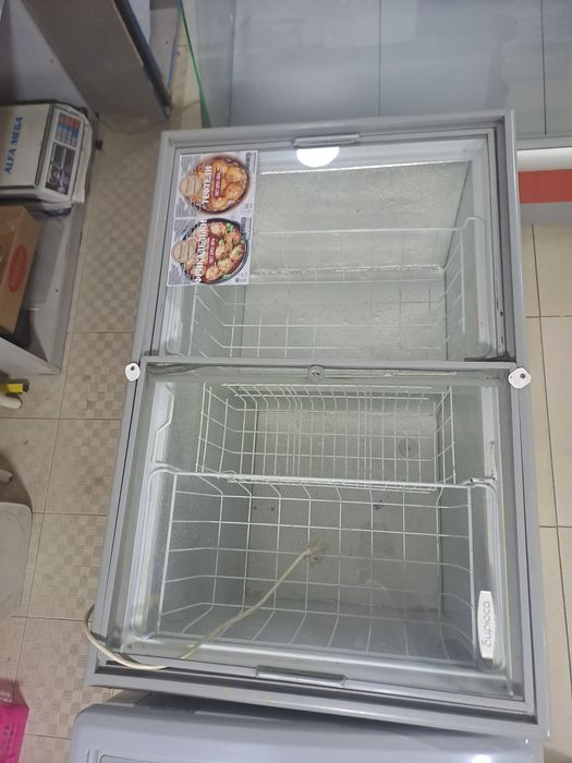 Продам морозильную витрину
