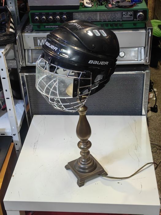 Масивна бронзова лампа - хокей