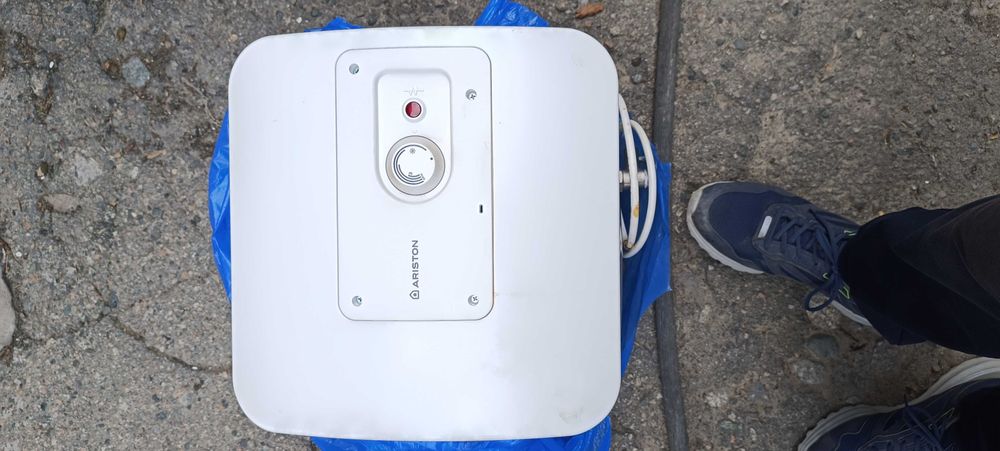 Продам Бойлер , водонагреватель Аристон 15 литров.б/у.Рабочий.