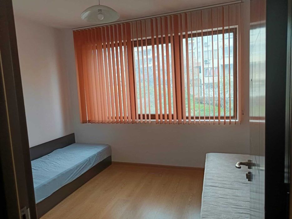 Дава се под наем Тристаен апартамент в Варна, Център - 86 кв.м за 498.27 € - Снимка #2
