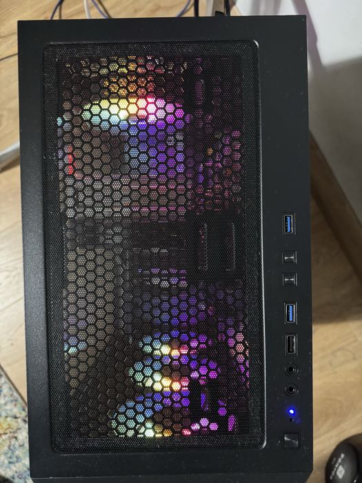 Геймърски компютър RTX 4060 / Ryzen 5 5600 – като нов