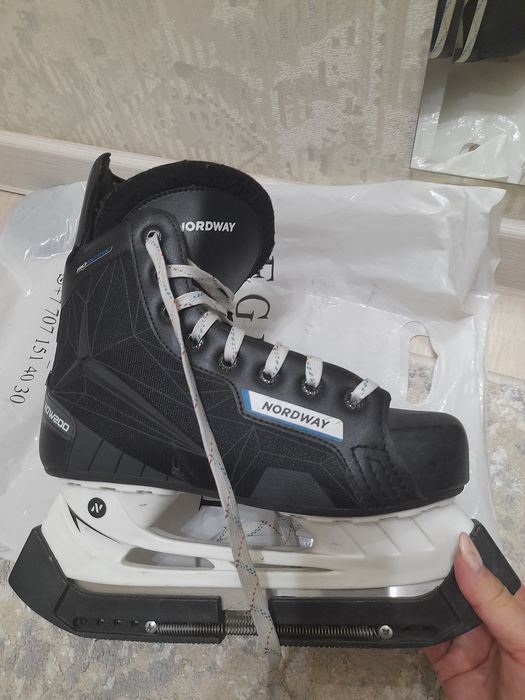 Коньки чёрные мужские