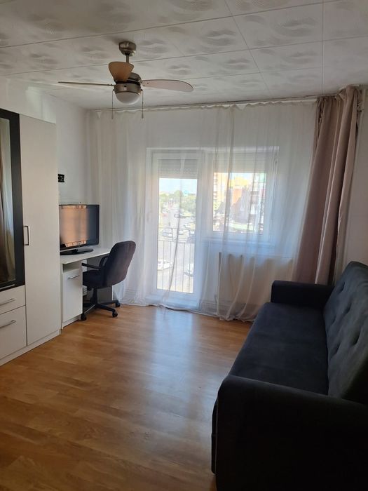 Închiriez garsoniera