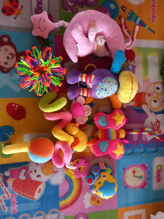 Лот бебешки играчки за момиче