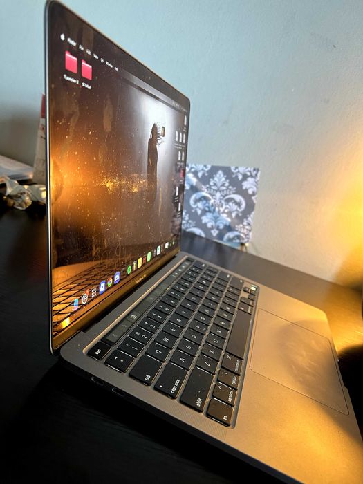 Vand macbook pro 2020, 13 inch , i5 ,accept si schimb laptop gaming