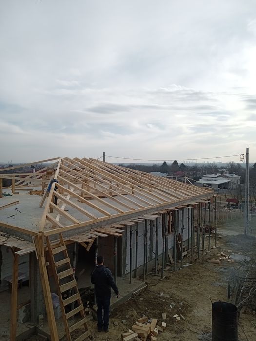 Execut acoperișuri dulgherie