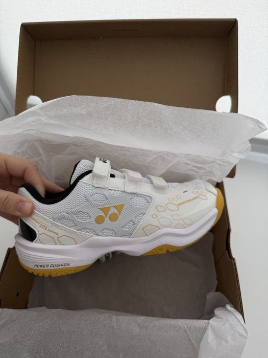 Кроссовки Yonex для тенниса