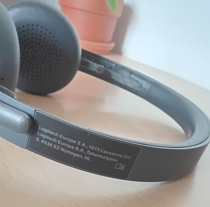 Casti Logitech wireless cu accesorii