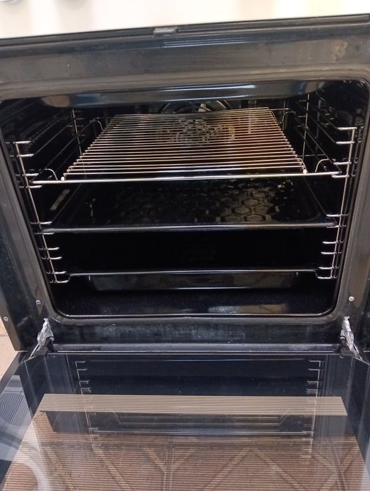 Свободно стояща печка с керамичен плот Gram 2 години гаранция!