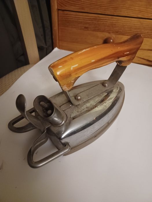 Електрическа ютия с щепсъл.