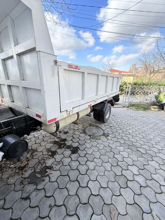 Исузи самосвал сотилади