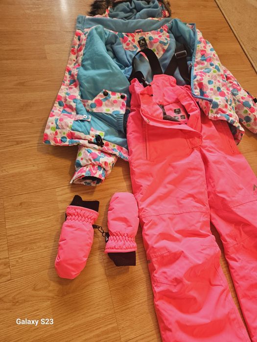 Costum Ski Waterproof fetite .250 lei