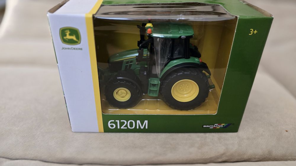 John Deere 6120M  - macheta tractor