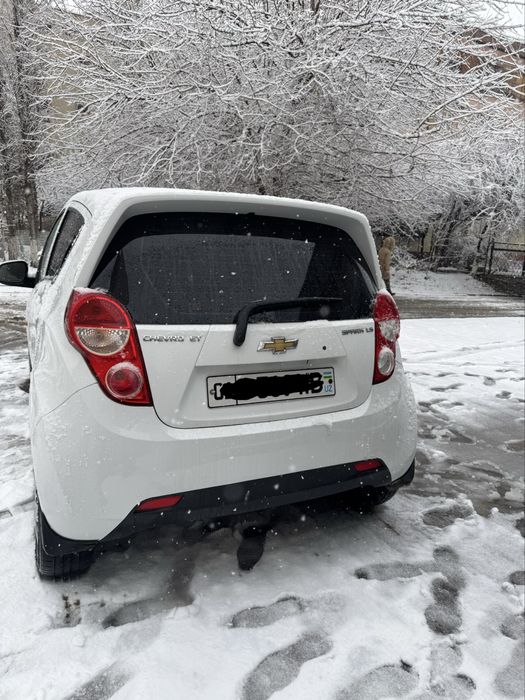 Spark 2011yil rangi oq