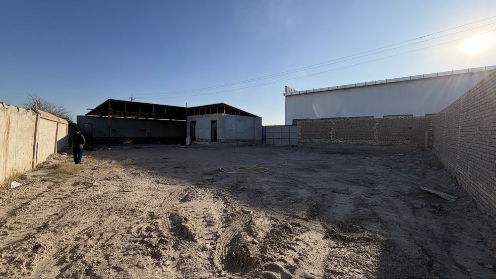 200 - 300 кв2 сотилади!