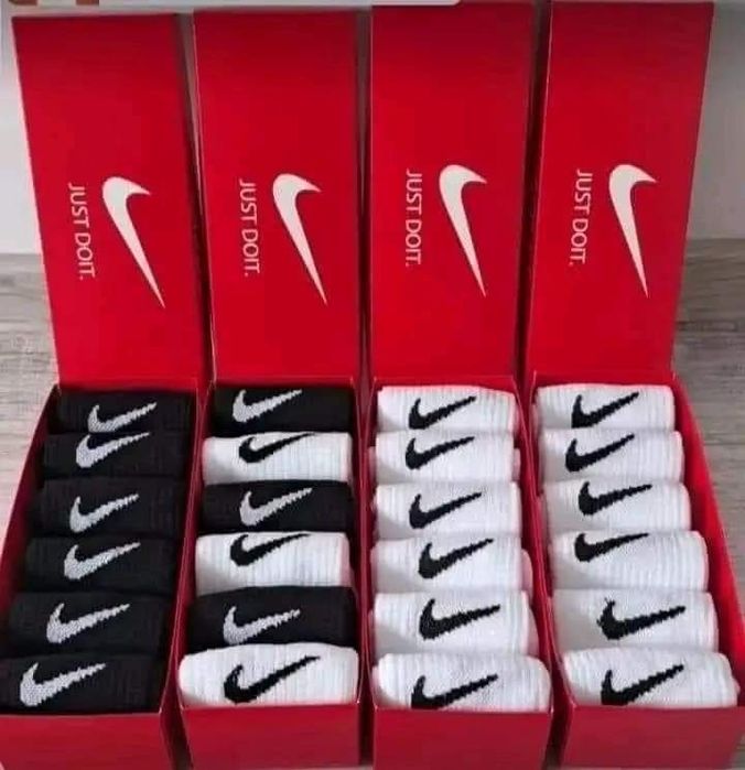 Високи чорапи , може и в кутия може и в стек